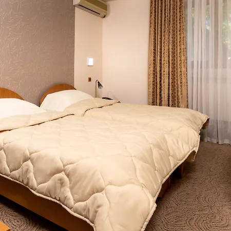 Kanet Hotel 2*
