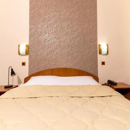 Kanet Hotel 2*