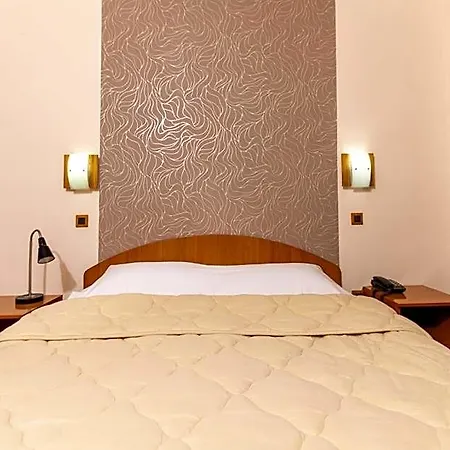 Готель Kanet 2*